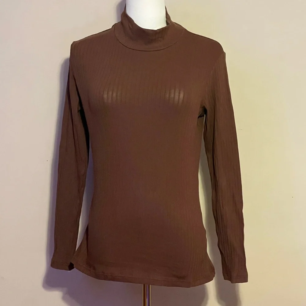 Like New Fitted Ribbed Turtleneck Rich Chocolate Top